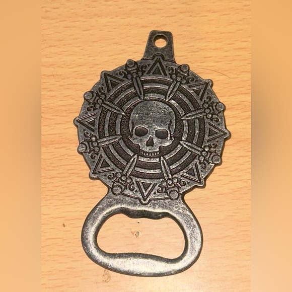Assassin's Creed IV Black Flag Pirate Medallion Bottle Opener PS3 Xbox 360 Promo - Picture 2 of 2